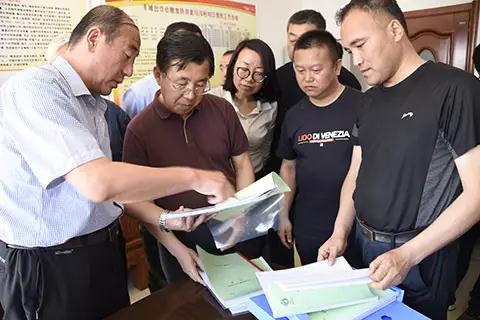 找准方向 明确重点 全力推进农牧业产业化发展